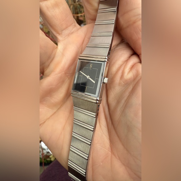 Vintage Yves Saint Laurent (YSL) Quartz Watch
Reference Number: 2200-221362 - Picture 11 of 13